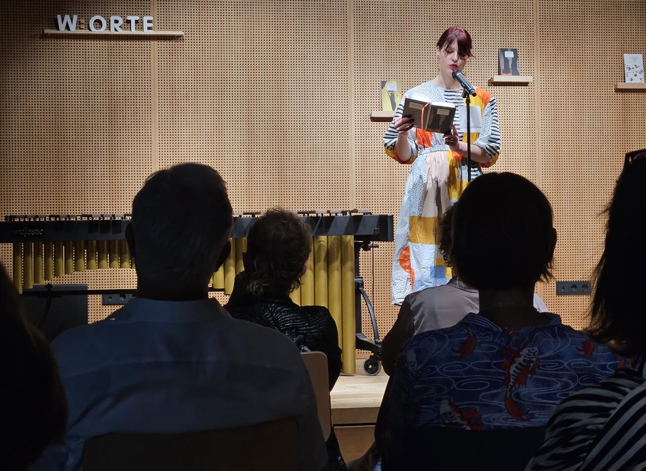 Katharina J. Ferner in der Bücherei & Spielothek