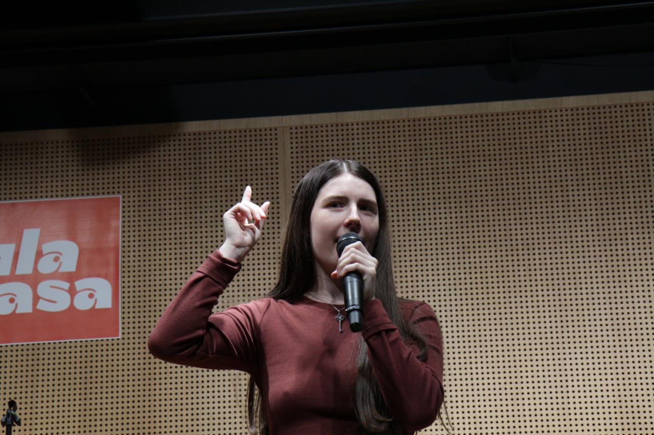 Poetry Slammer*innen in der Bücherei & Spielothek