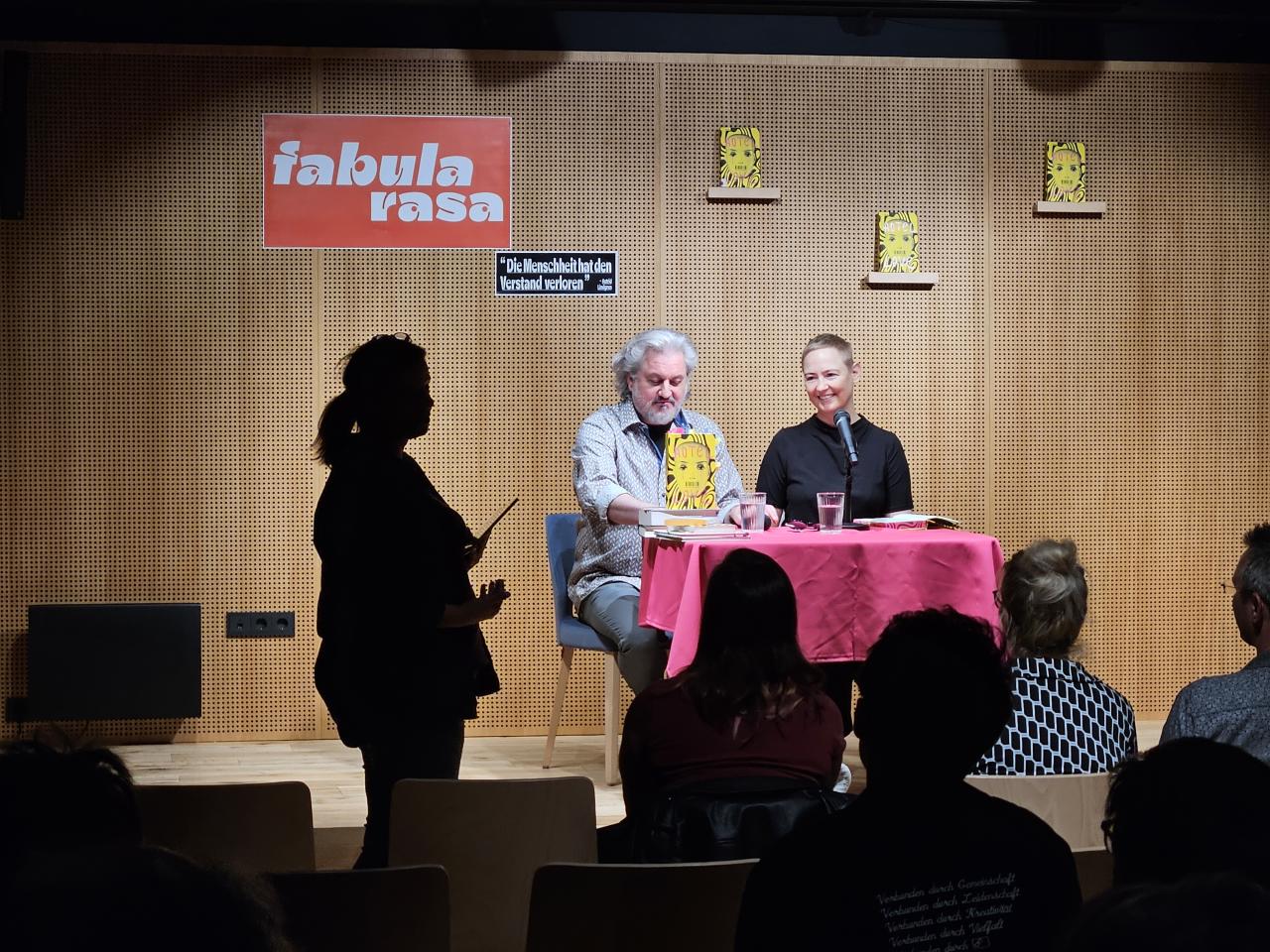 Petra Piuk in der Bücherei & Spielothek Telfs