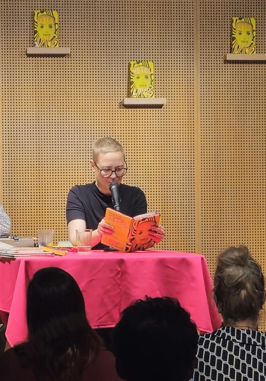 Petra Piuk in der Bücherei & Spielothek Telfs