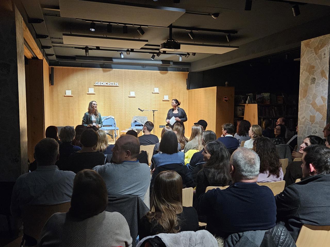 Theresa Schromm in der Bücherei & Spielothek