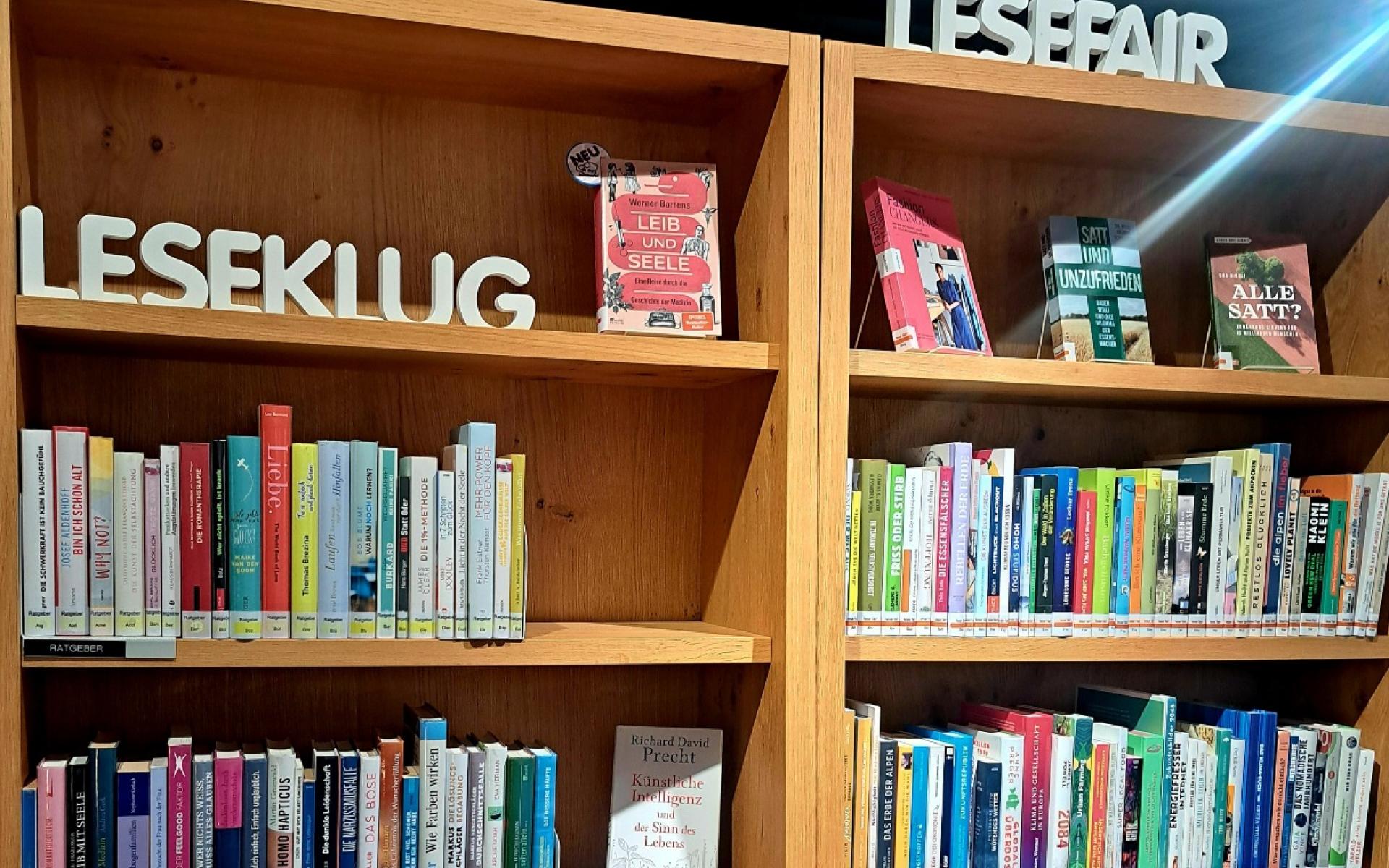 Sachbuch in der Bücherei & Spielothek