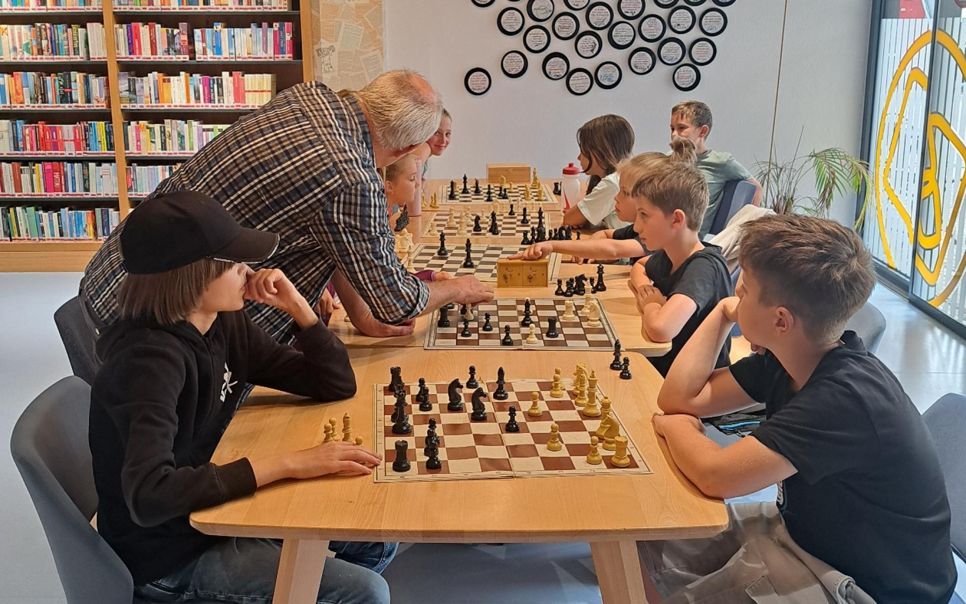 Schach in der Bücherei & Spielothek