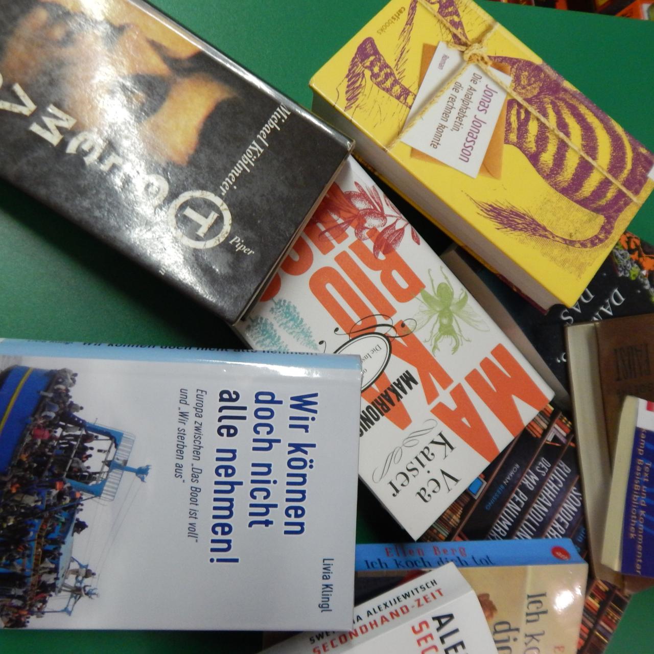 Büchertisch in der Bücherei & Spielothek Telfs